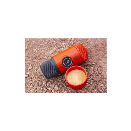 Coffee66 Wacaco Nanopresso Lávavörös hordozható kávéfőző + kemény védőtok